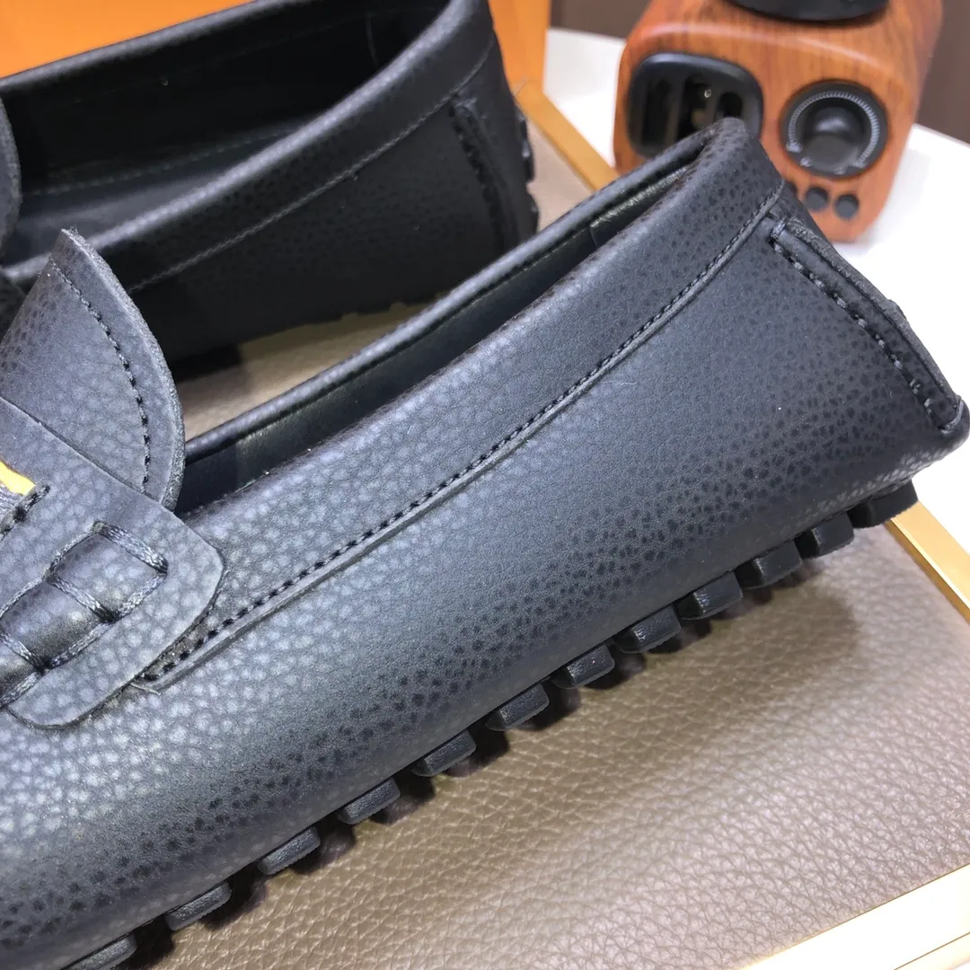 Men's men's shoes 💰420💰 [LV Doudou Shoes] (sheepskin lining) new model is on the market, available on the official website. The new Doudou shoes are processed into single-color materials, and the uppers are made of imported cowhide material. The body of the shoe is fully hemmed with mark thread, and is lined with imported original cowhide leather. The elegant shoe shape is super suitable for all-matching, and the size is 38-44.